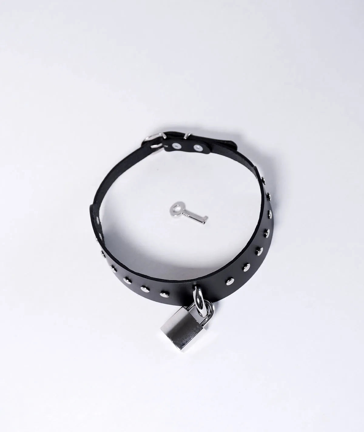 Captive choker