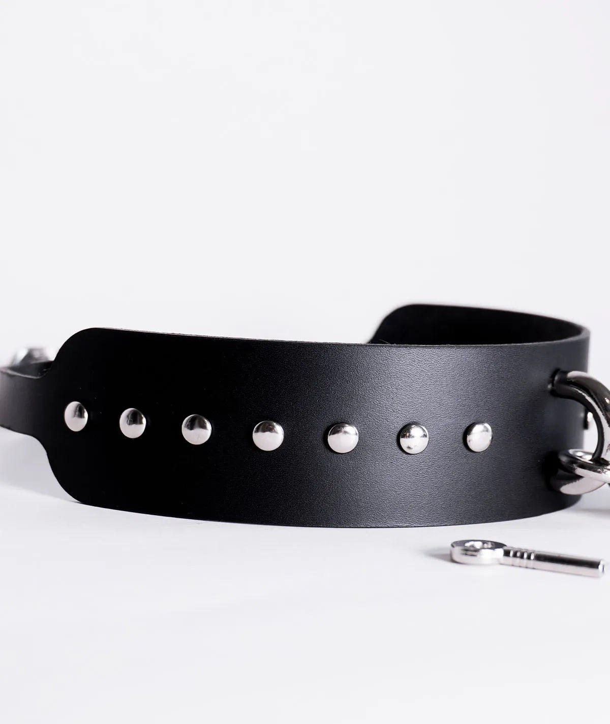 Captive choker
