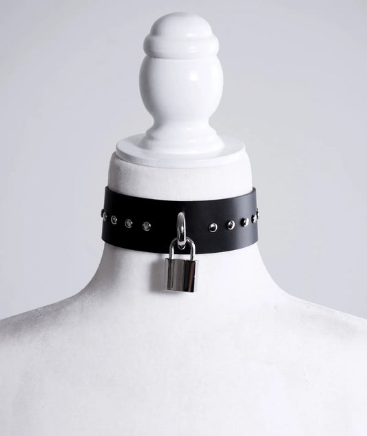 Captive choker