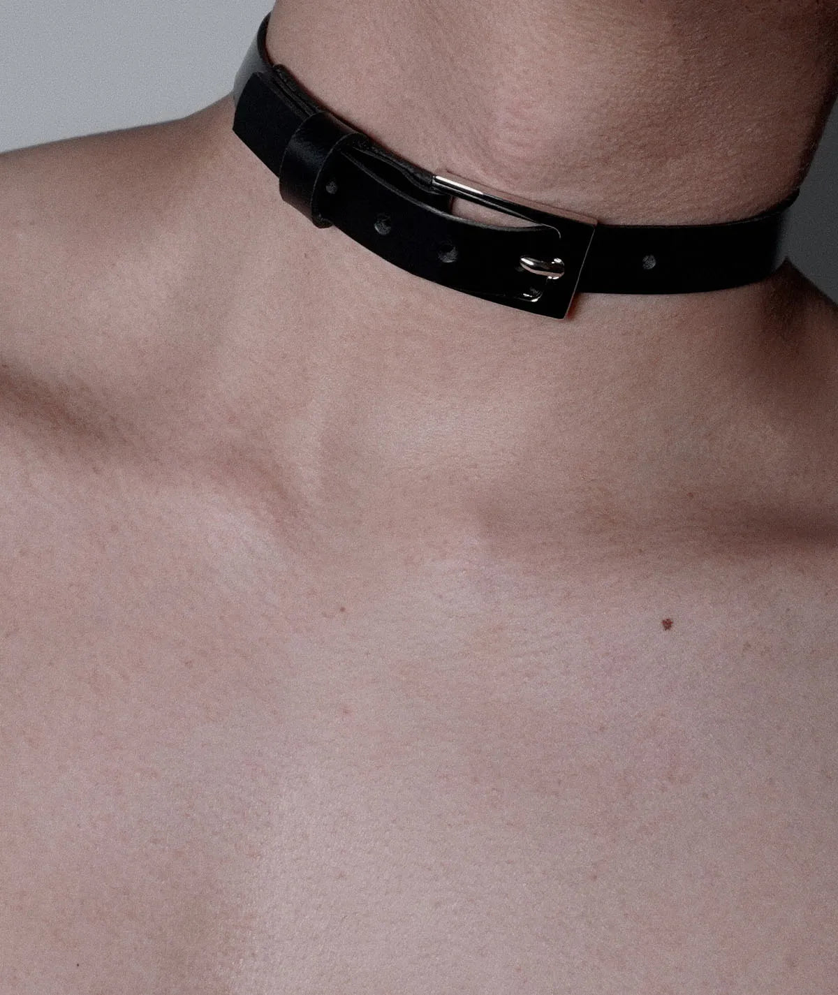 Thin choker strap
